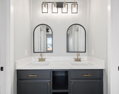 108 Brooks Drive - Photo Thumbnail 9