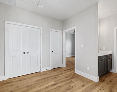 108 Brooks Drive - Photo Thumbnail 14
