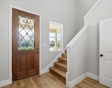 108 Brooks Drive - Photo Thumbnail 3