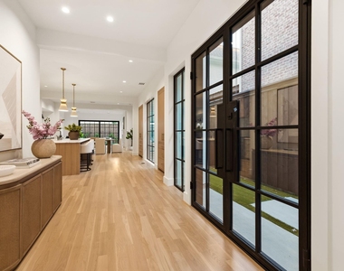 4029 Herschel Avenue - Photo Thumbnail 3