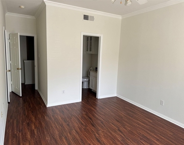 2453 Southcourt Circle - Photo Thumbnail 2