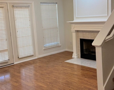 2453 Southcourt Circle - Photo Thumbnail 6