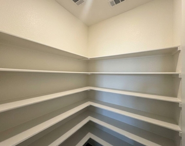 1148 Canuela Way - Photo Thumbnail 15