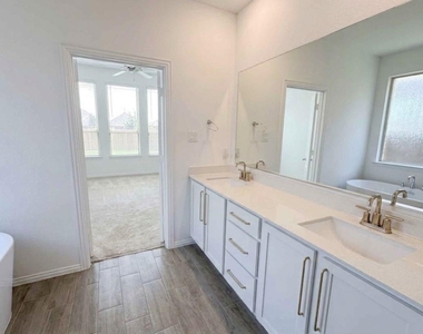 1148 Canuela Way - Photo Thumbnail 11