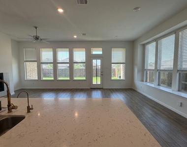 1148 Canuela Way - Photo Thumbnail 2