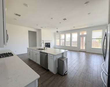 1148 Canuela Way - Photo Thumbnail 3