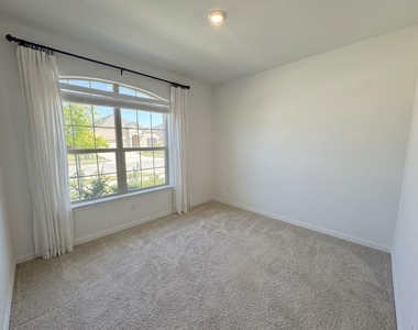 1148 Canuela Way - Photo Thumbnail 18