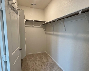 1148 Canuela Way - Photo Thumbnail 12