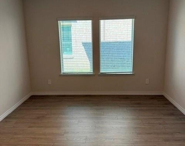 9904 Anyhow Drive - Photo Thumbnail 12