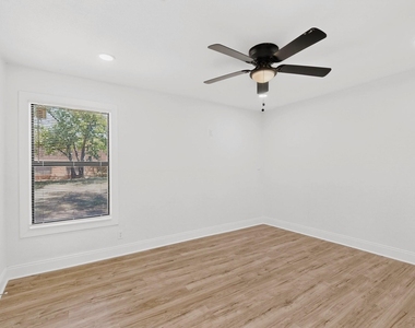 2609 Avenue G - Photo Thumbnail 26
