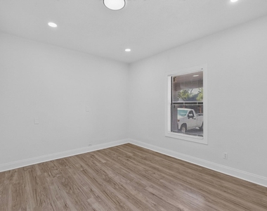 2609 Avenue G - Photo Thumbnail 15