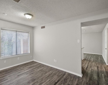 3505 Rush Springs Drive - Photo Thumbnail 16