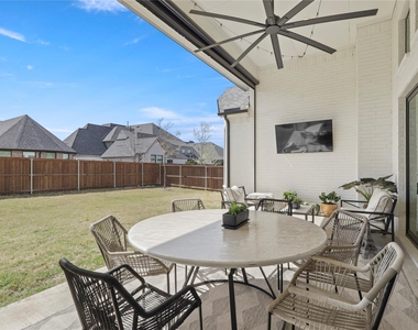 2217 Zaide Way - Photo Thumbnail 32