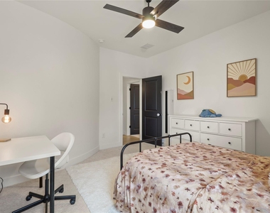 2217 Zaide Way - Photo Thumbnail 34