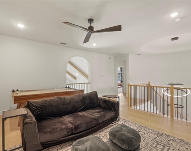 2217 Zaide Way - Photo Thumbnail 27