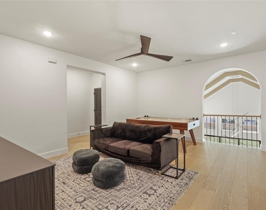 2217 Zaide Way - Photo Thumbnail 28