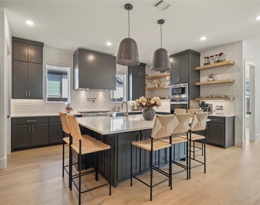 2217 Zaide Way - Photo Thumbnail 6