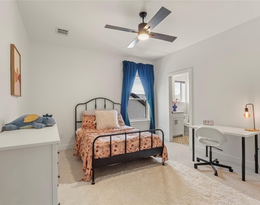 2217 Zaide Way - Photo Thumbnail 35