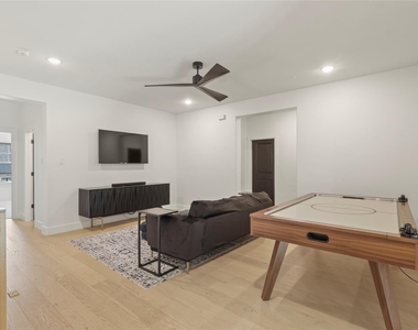 2217 Zaide Way - Photo Thumbnail 29