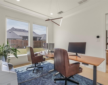 2217 Zaide Way - Photo Thumbnail 15