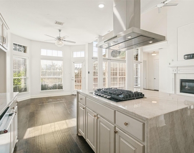 9028 Bottlebrush Lane - Photo Thumbnail 8