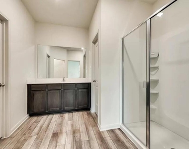 816 Mallorie Lane - Photo Thumbnail 5