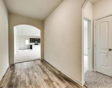816 Mallorie Lane - Photo Thumbnail 6