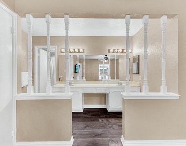 108 Kingsbridge Drive - Photo Thumbnail 15