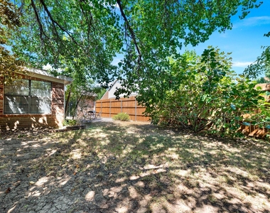108 Kingsbridge Drive - Photo Thumbnail 30