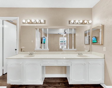 108 Kingsbridge Drive - Photo Thumbnail 16