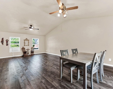 108 Kingsbridge Drive - Photo Thumbnail 12