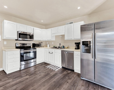 108 Kingsbridge Drive - Photo Thumbnail 5