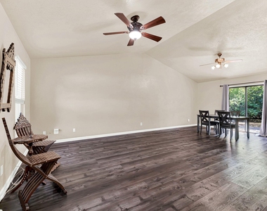 108 Kingsbridge Drive - Photo Thumbnail 7