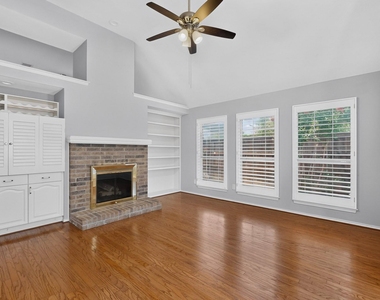 2702 Garden Springs Drive - Photo Thumbnail 5