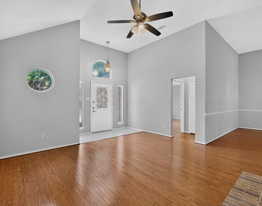 2702 Garden Springs Drive - Photo Thumbnail 6