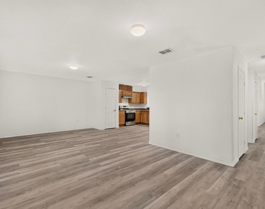 1512 Rowan Avenue - Photo Thumbnail 5