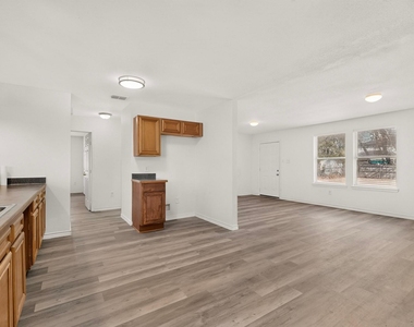 1512 Rowan Avenue - Photo Thumbnail 6