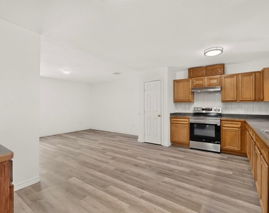 1512 Rowan Avenue - Photo Thumbnail 8