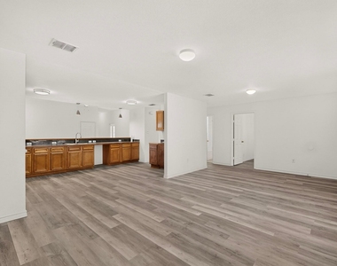 1512 Rowan Avenue - Photo Thumbnail 4