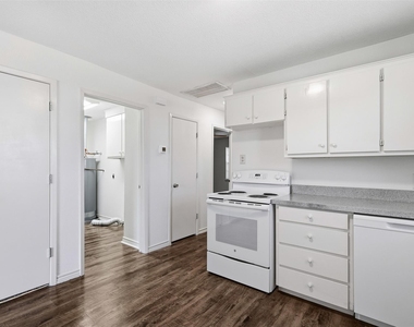 106 Pine Street - Photo Thumbnail 8
