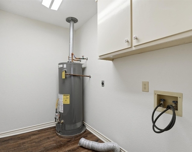 106 Pine Street - Photo Thumbnail 9
