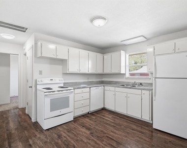 106 Pine Street - Photo Thumbnail 6
