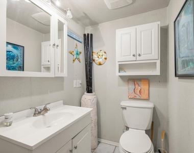 182 Bay Drive - Photo Thumbnail 7