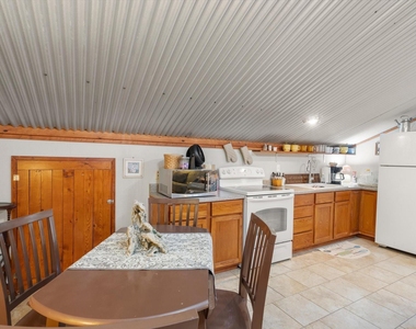 182 Bay Drive - Photo Thumbnail 12