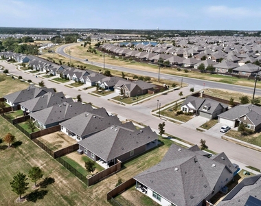 11129 Pond View Court - Photo Thumbnail 5