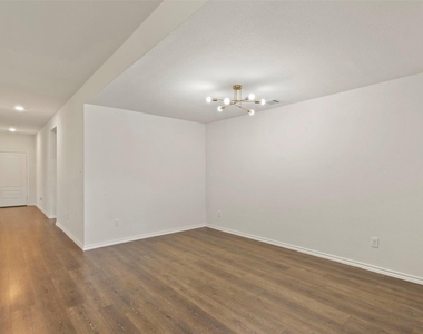 11129 Pond View Court - Photo Thumbnail 10