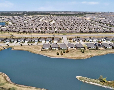 11129 Pond View Court - Photo Thumbnail 7