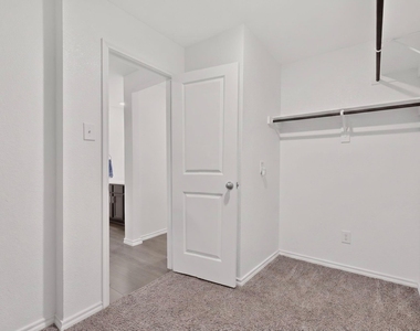 11129 Pond View Court - Photo Thumbnail 17