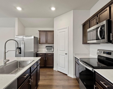 11129 Pond View Court - Photo Thumbnail 12