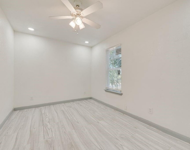 4620 San Jacinto - Photo Thumbnail 10